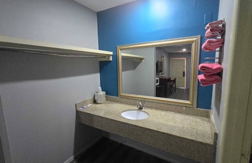 Prentiss Hotel | Jeffersonian Motor Inn by Townhouse, Prentiss MS