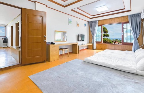 Andeok House | Jeju Badaaehyanggi Pension