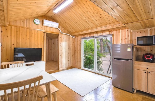 Gujwa House | Jeju Bijalim Pension