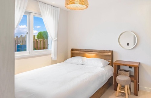 Aewol House | Jeju Dalbaekstay