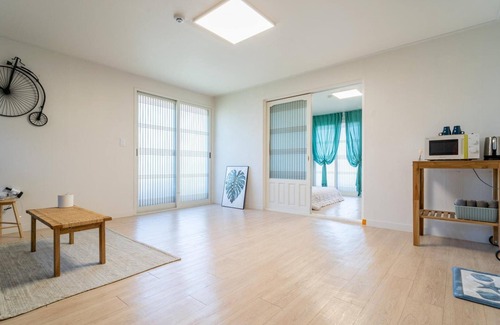 Jungmun House | Jeju Dalbam Pension