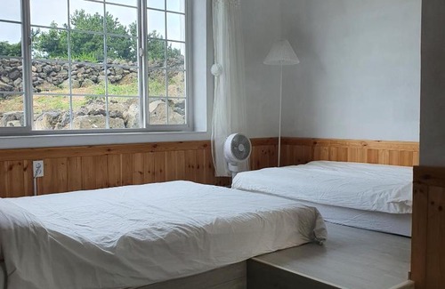 Sehwa-ri Bed & Breakfast | Jeju Damda