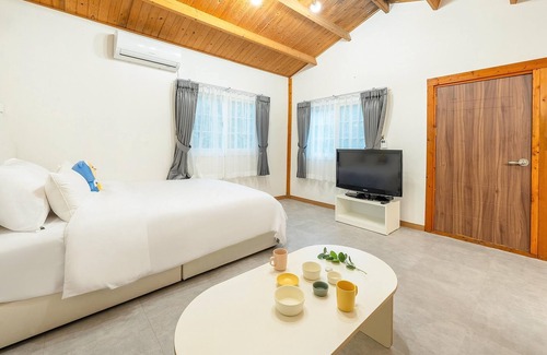 Downtown House | Jeju Dangdangi Dog Pension Black