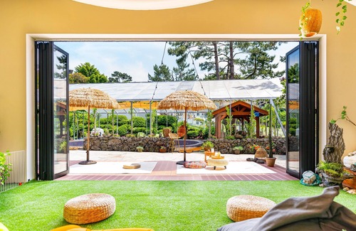 Downtown House | Jeju Dangdangi Dog Pension Black