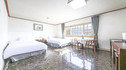 Yeon-dong Hotel | JeJu Golf Hotel