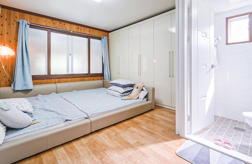 Pyoseon House | Jeju Haebaragi Pension