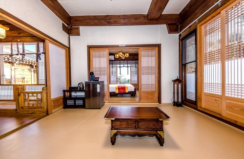 Songsan-dong Hotel | Jeju Hanok Hotel Hallagung