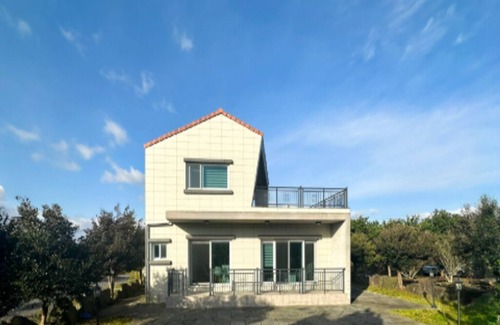 Gujwa House | Jeju-inspired detached house with terrace