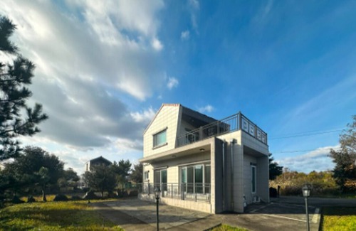 Gujwa House | Jeju-inspired detached house with terrace