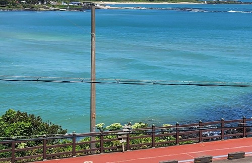 Jongdal-ri House | Jeju Iyagi Byeolbang Pension