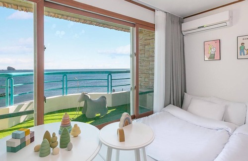 Andeok House | Jeju Kidsgajok Badatgahauseu