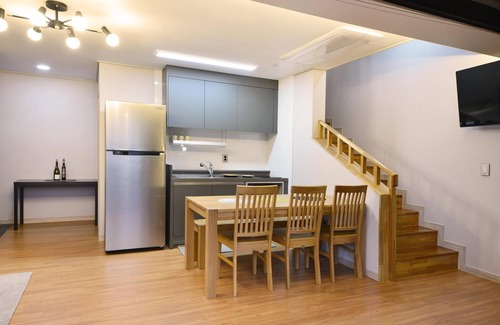 Aewol House | Jeju la Cour Pension