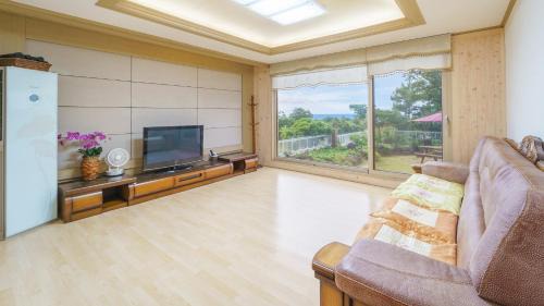 Aewol House | jeju oceancliffcottage