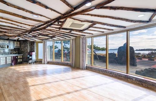 Gujwa House | Jeju Padosoriminbak Pension