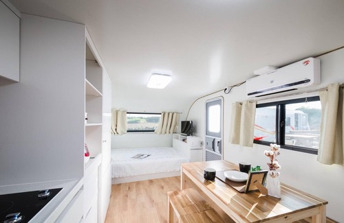 Gujwa House | Jeju Ppalkanpungcha Pension