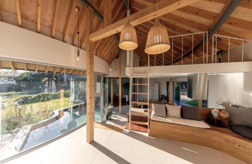 Seongsan Villa | Jeju Seuteisamdaloreum