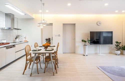 Hallim House | Jeju Stay Rowoon Dockchae Pension