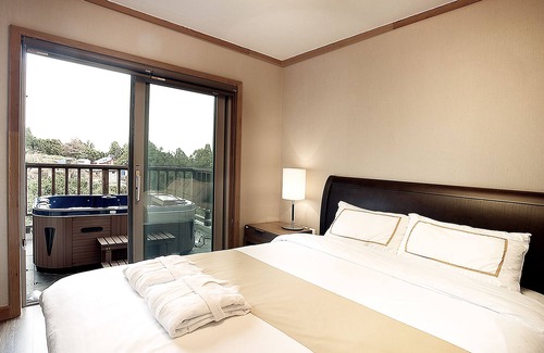 Jungmun House | Jejueco Suites