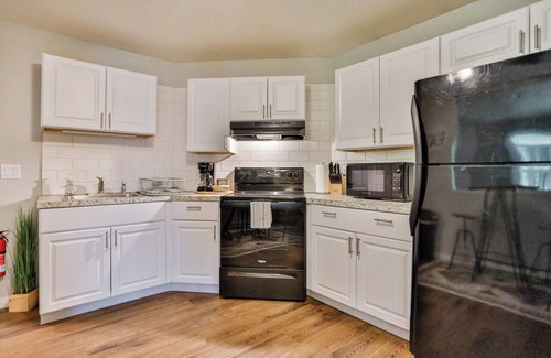 Weston Apartment | Jelinek Hideaway Unit 7 - Modern 1BR Apartment Near Aspirus & Downtown Wausau