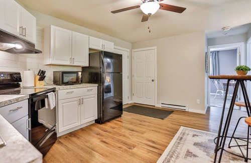 Weston Apartment | Jelinek Hideaway Unit 7 - Modern 1BR Apartment Near Aspirus & Downtown Wausau