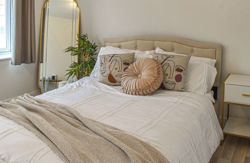 Ashford Cottage | Jemmett House is a lovely high end two bed house in a great location.