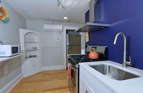 College Hill Apartment | Jennifer's Loft Apartment Historic College Hill with Parking