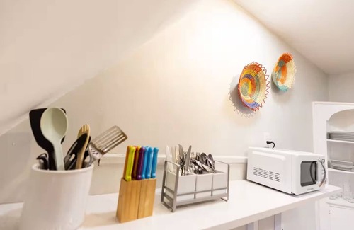 College Hill Apartment | Jennifer's Loft Apartment Historic College Hill with Parking