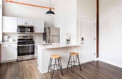 College Hill Apartment | Jennifer's Vibrant Historic Brick Loft Private Apartment