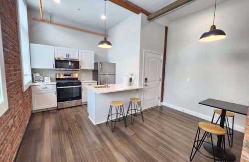 College Hill Apartment | Jennifer's Vibrant Historic Brick Loft Private Apartment