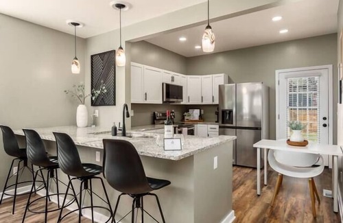 West Columbus House | Jenny's Palace In The Heart of Columbus!