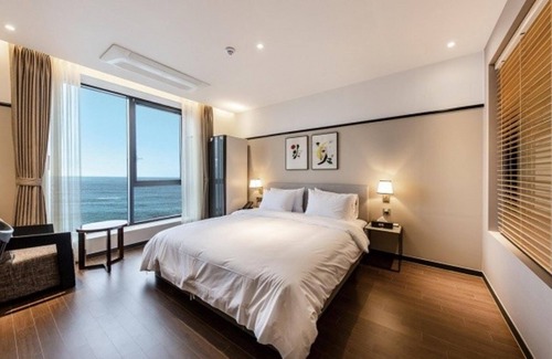 Buk-gu Hotel | Jeongja Beach Brown Dot