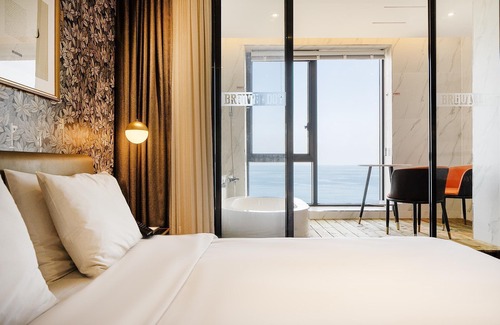 Buk-gu Hotel | Jeongja Beach Brown Dot