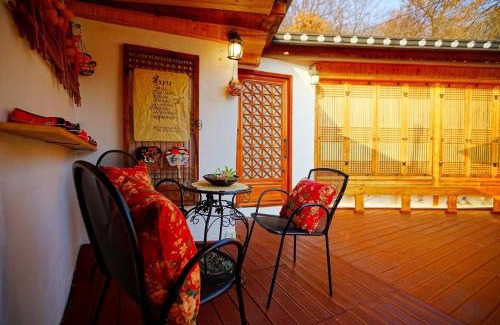 Jeonju House | Jeonjuhanogmaeul Geha GongganyiMei mi