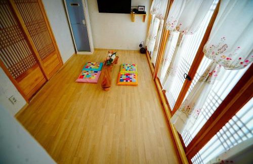 Jeonju House | Jeonjuhanogmaeul Geha GongganyiMei mi