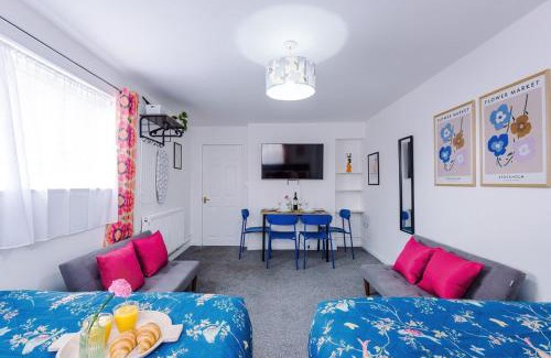 Leamington Spa Apartment | Jephsons Lodge Studio 3 - Free Netflix, Parking, WiFi