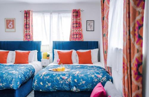Leamington Spa Apartment | Jephsons Lodge Studio 3 - Free Netflix, Parking, WiFi