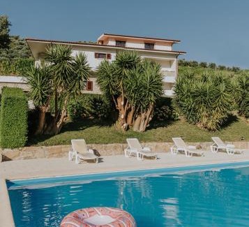 Valdigem House | Jerónimos Garden & Pool Villas