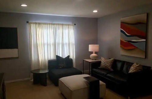 Near East Columbus House | Jewel in WoodPark 1632