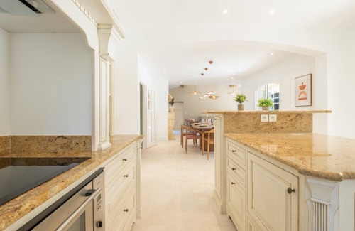 Roquefort-les-Pins Villa | Jewel of 280m² with Infinity Pool in Absolute Calm