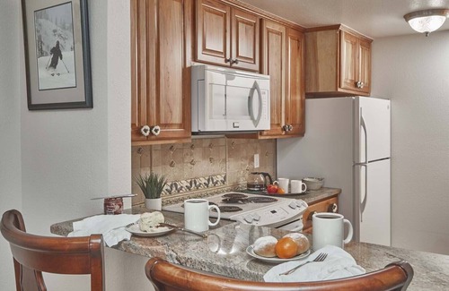 Teton Village Condo | JHRL - Gros Ventre B10 - Cozy mountain condo