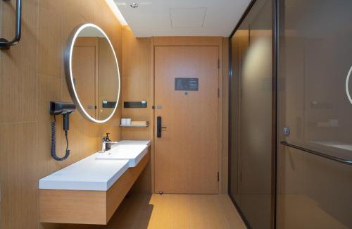 Dapuqiao Hotel | JI Hotel Shanghai Dapu Bridge Sun Moon Light Center