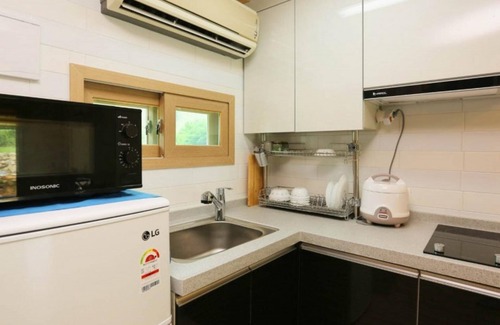 Jinan House | Jinan Big Rock Pension