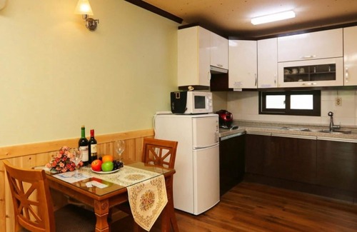 Jinan House | Jinan Big Rock Pension