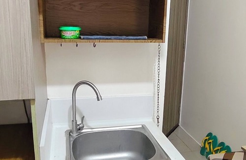 Highway Hills Condo | JJMC HOMESTAY AT URBAN DECA TOWER EDSA COZY PLACE.NEAR MALLS AND MRT STATION.