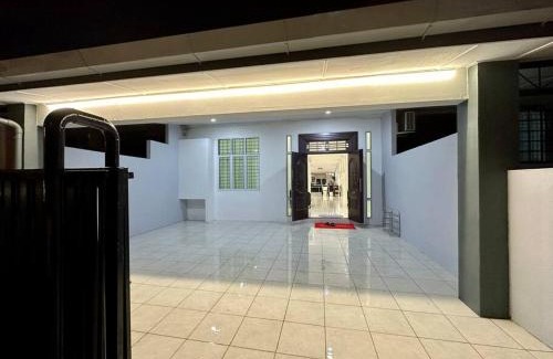 Kuching House | Jk Home 12Pax 500Mbps 10Beds 4BathR 2Carparks