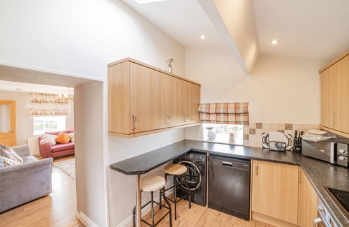 Kelton Cottage | Jocks Hoose - a cottage that sleeps 4 guests in 2 bedrooms