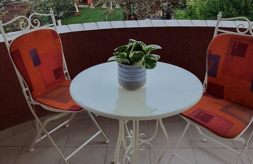 Sector 5 Apartment | Johanna House -Zen apartment. Relaxing and enjoying garden view