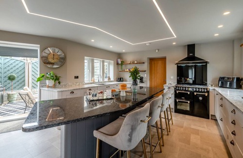 Ripley House | John's Cottage - Four Bedroom House, Sleeps 8