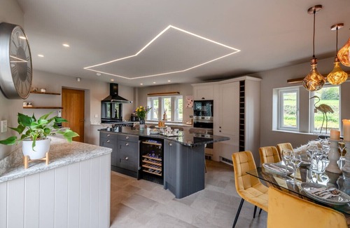 Ripley House | John's Cottage - Four Bedroom House, Sleeps 8