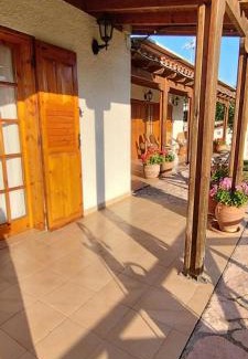 Temeni Villa | Johnny Jo Villa